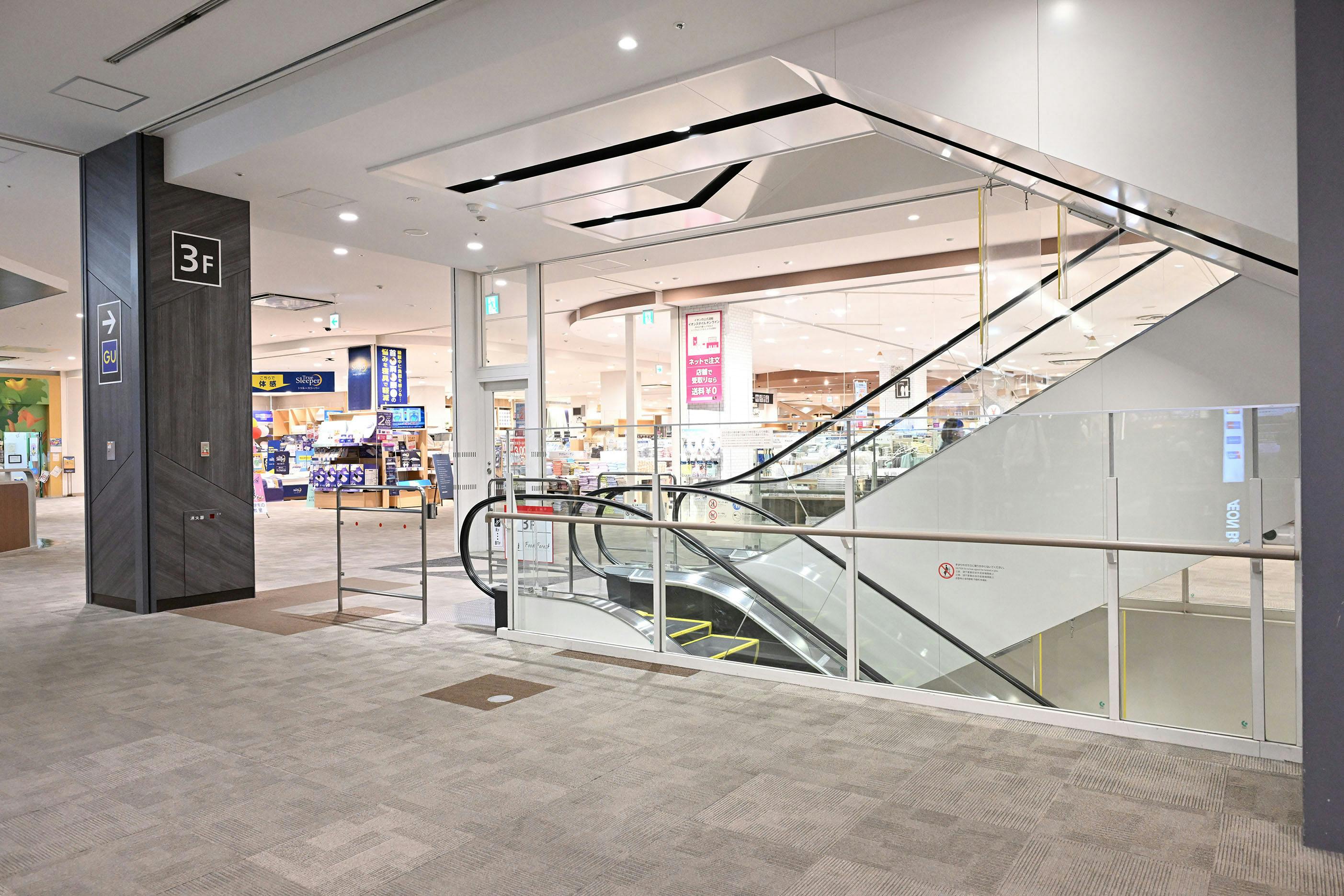 【イオンモール長久手】南エスカレーター横（アスビーキッズ前）の画像