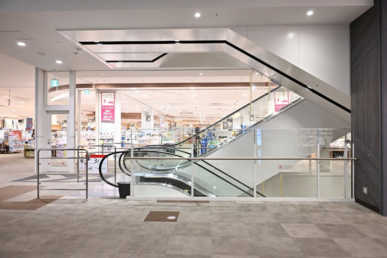 【イオンモール長久手】南エスカレーター横(アスビーキッズ前)の画像2