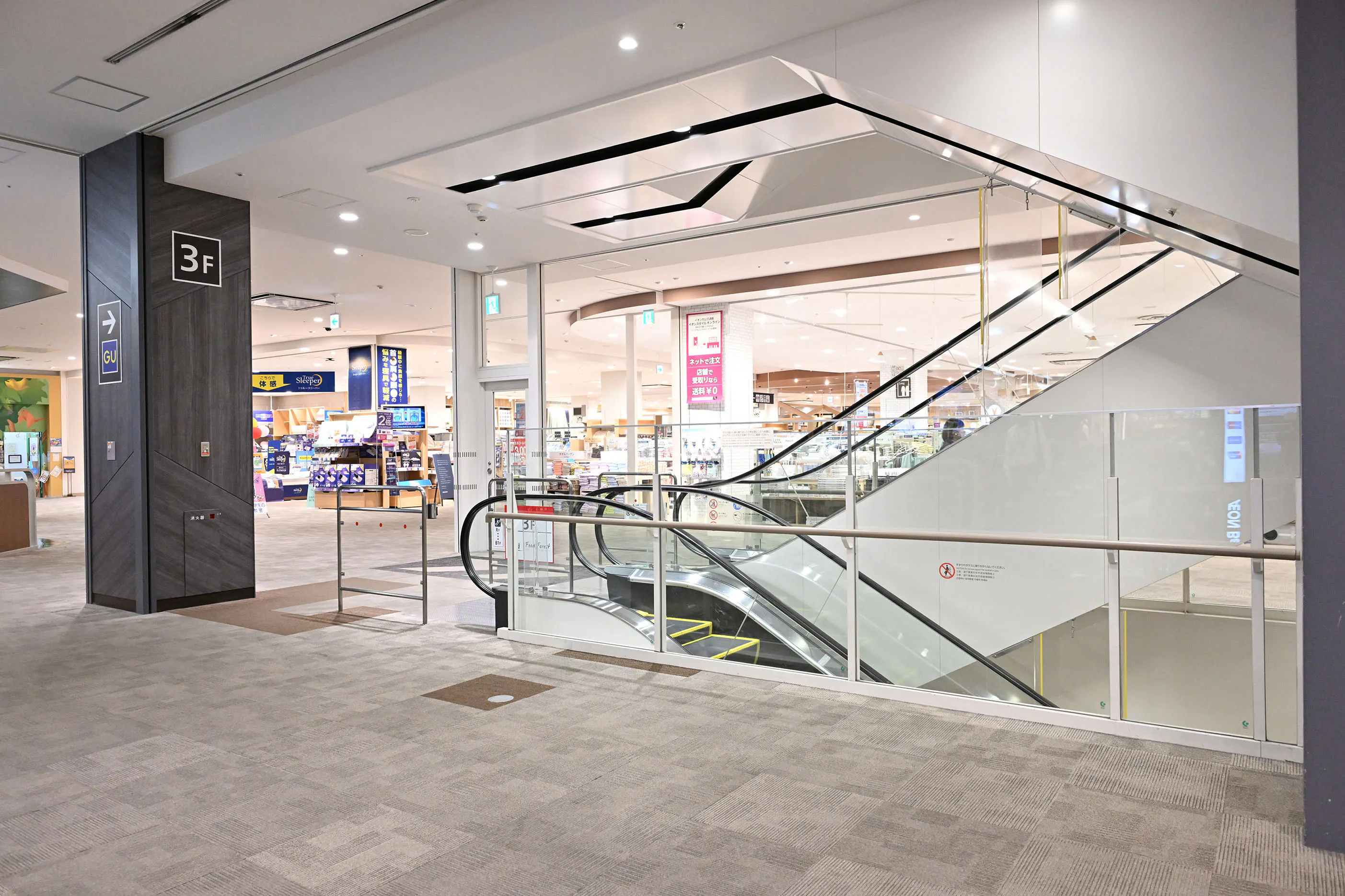 【イオンモール長久手】南エスカレーター横（アスビーキッズ前）の画像