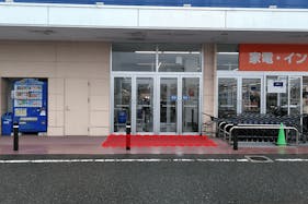 【ミスターマックス 飯塚花瀬店】家電側入口 プロモーションや物販用途に最適な総合ディスカウントストアの催事イベントスペース