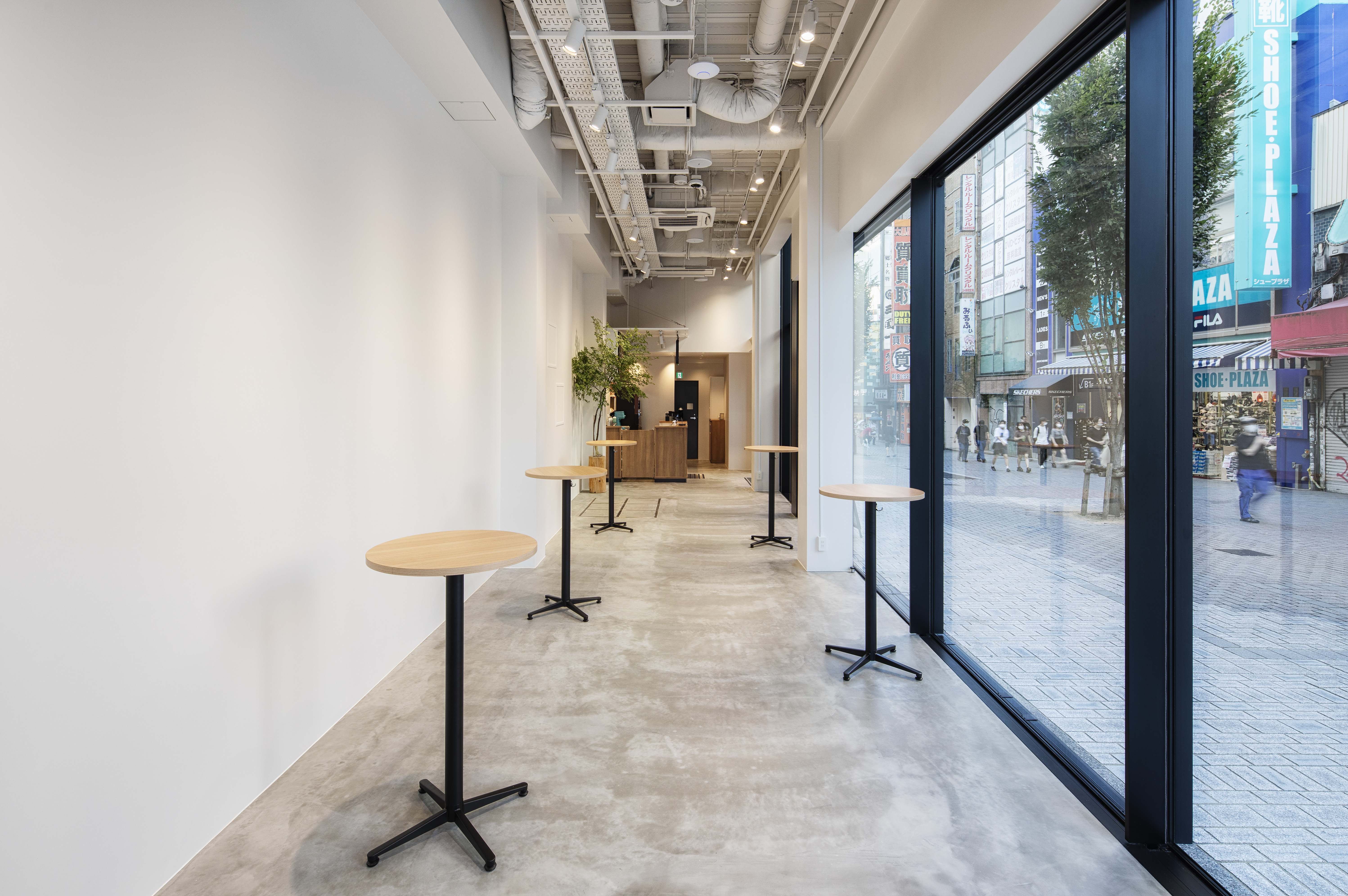 【新宿駅1分】新商品のポップアップストア会場や販売促進イベント会場、展示会場に最適な日本屈指の通行量と視認性を誇るイベントスペース（1F路面）の画像7