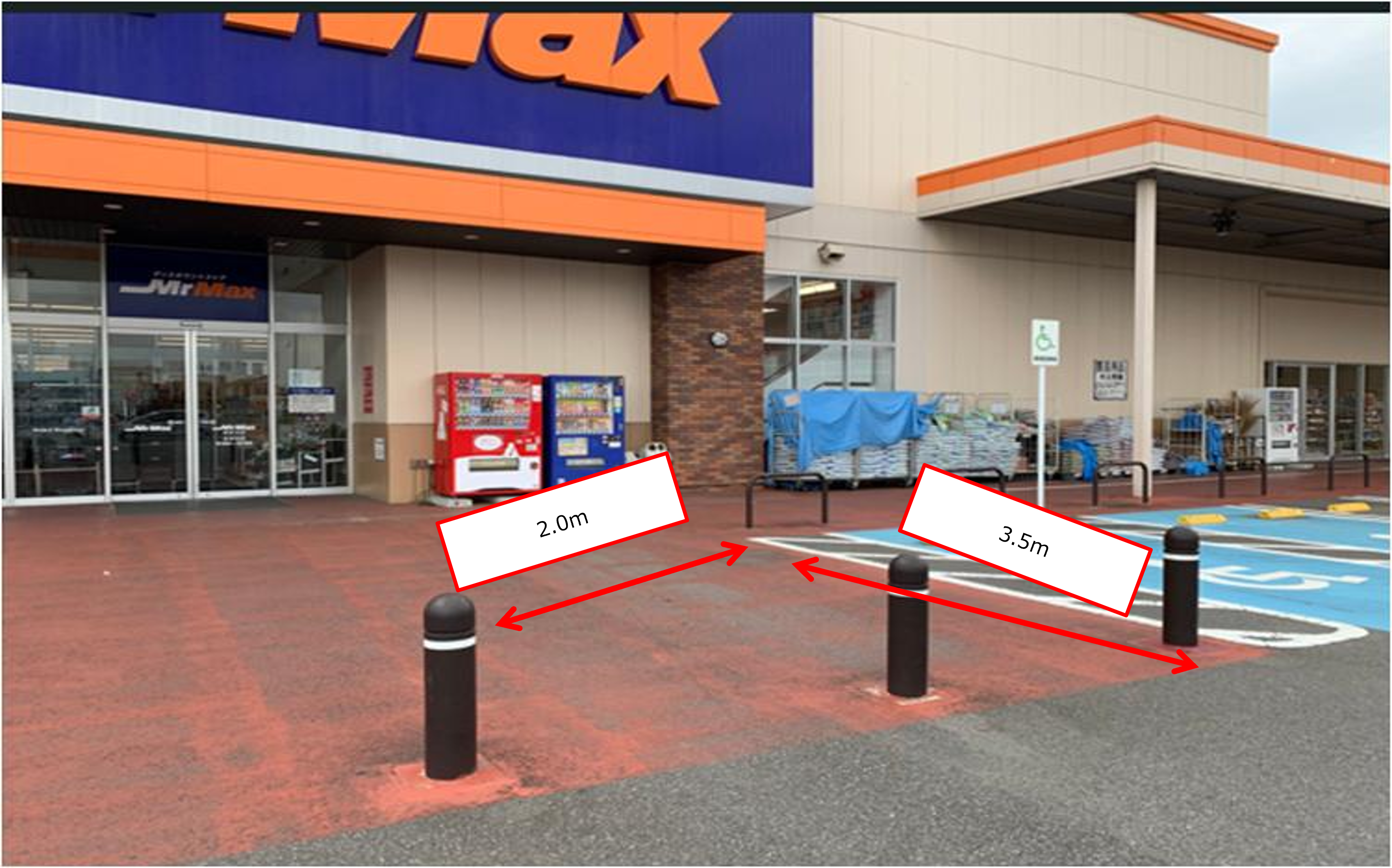 【ミスターマックス 南桜井店】風除室横軒下 販促プロモーションや物販用途に最適な総合ディスカウントストアの催事イベントスペース