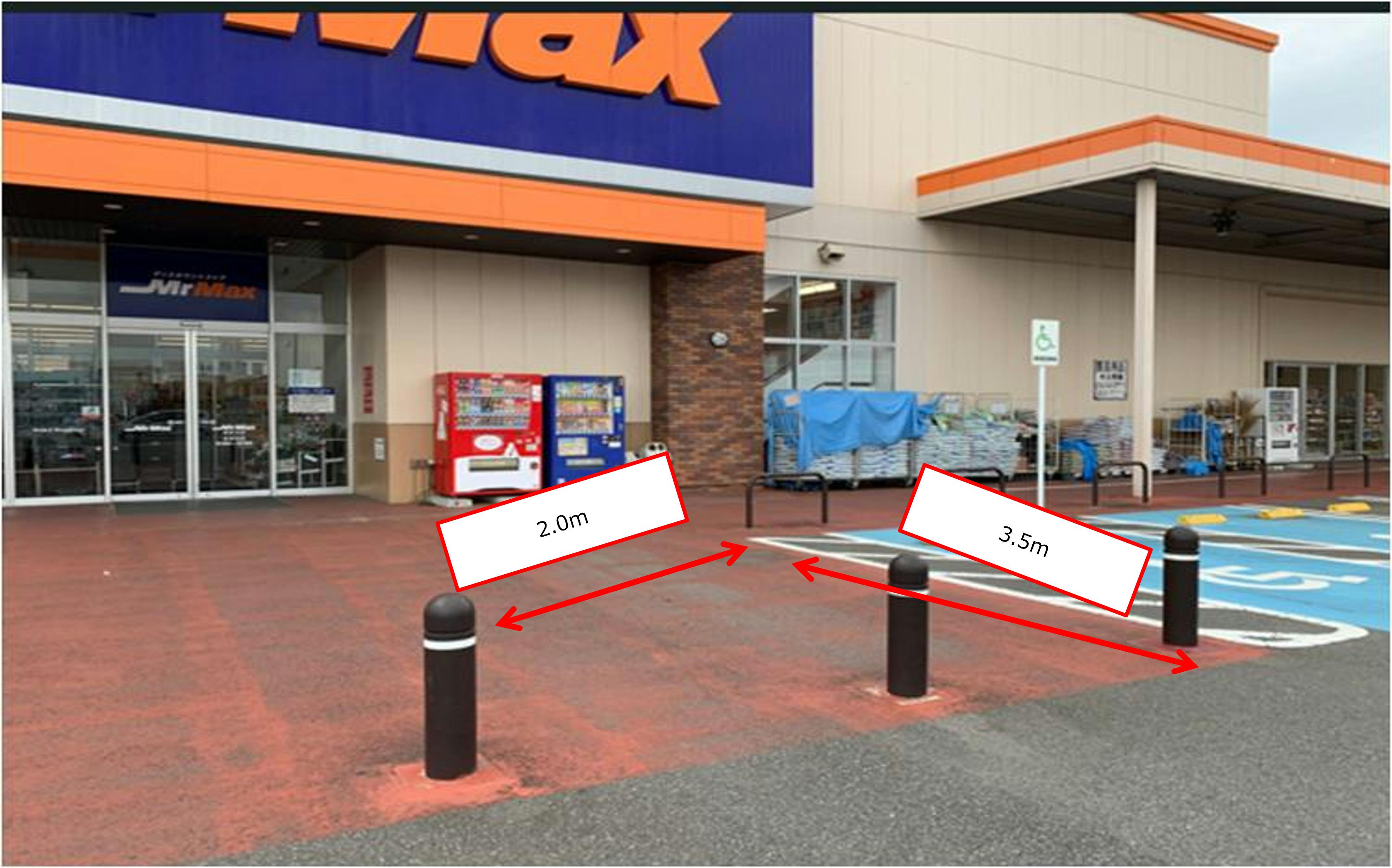 【ミスターマックス 南桜井店】風除室横軒下 販促プロモーションや物販用途に最適な総合ディスカウントストアの催事イベントスペースの画像