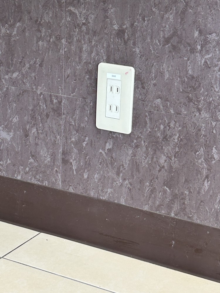 【オークワ橿原常盤】プロモーションや販促イベントに適した風除室スペース