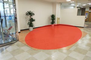 【パティオ本八幡】ファッション・アパレル関連のポップアップストアやプロモーションイベントに最適な地域密着型商業施設の1階にある正面入口前のイベントスペース