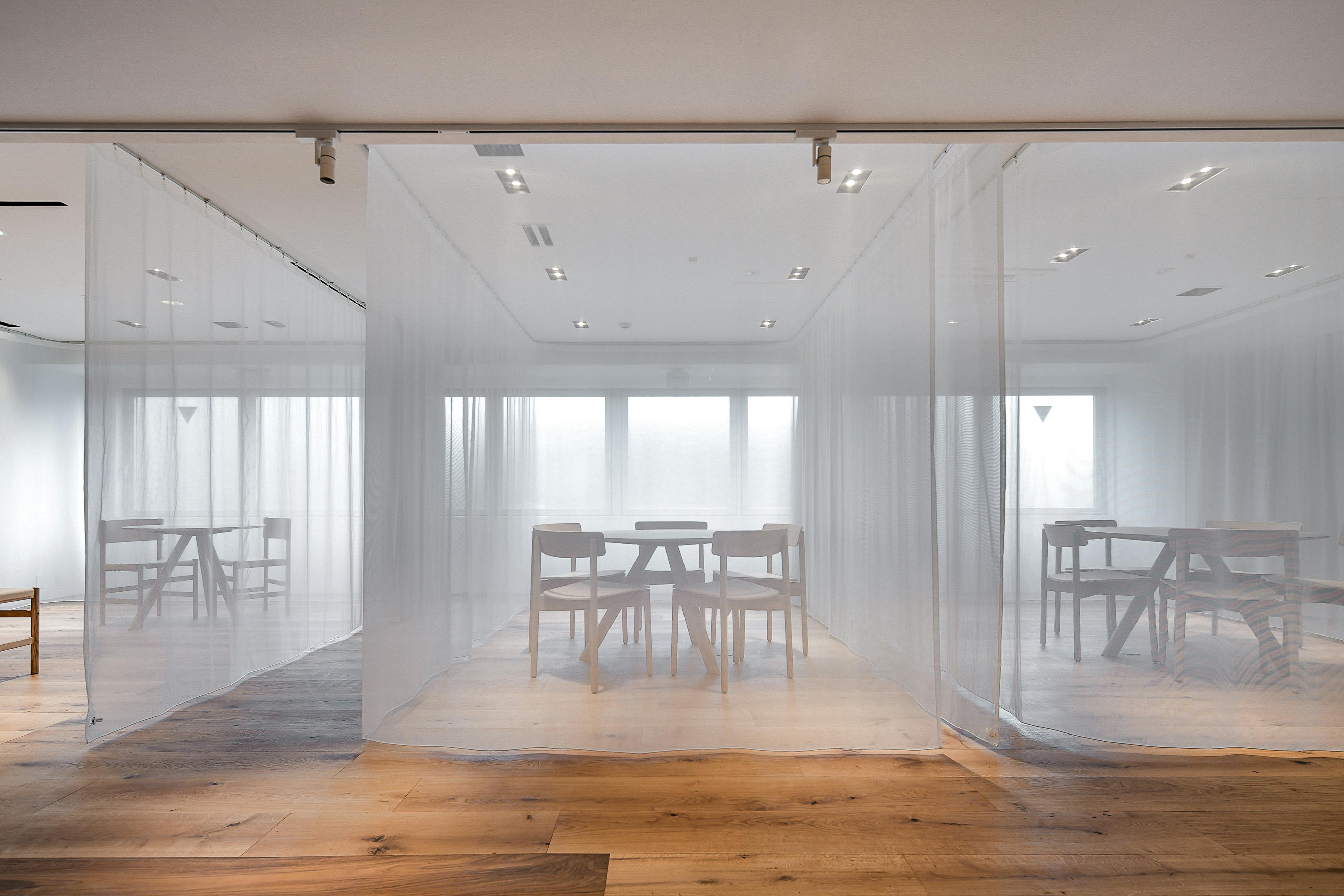 【表参道駅2分】展示会やローンチパーティに適した、自然光差し込む温かみのあるイベントスペース