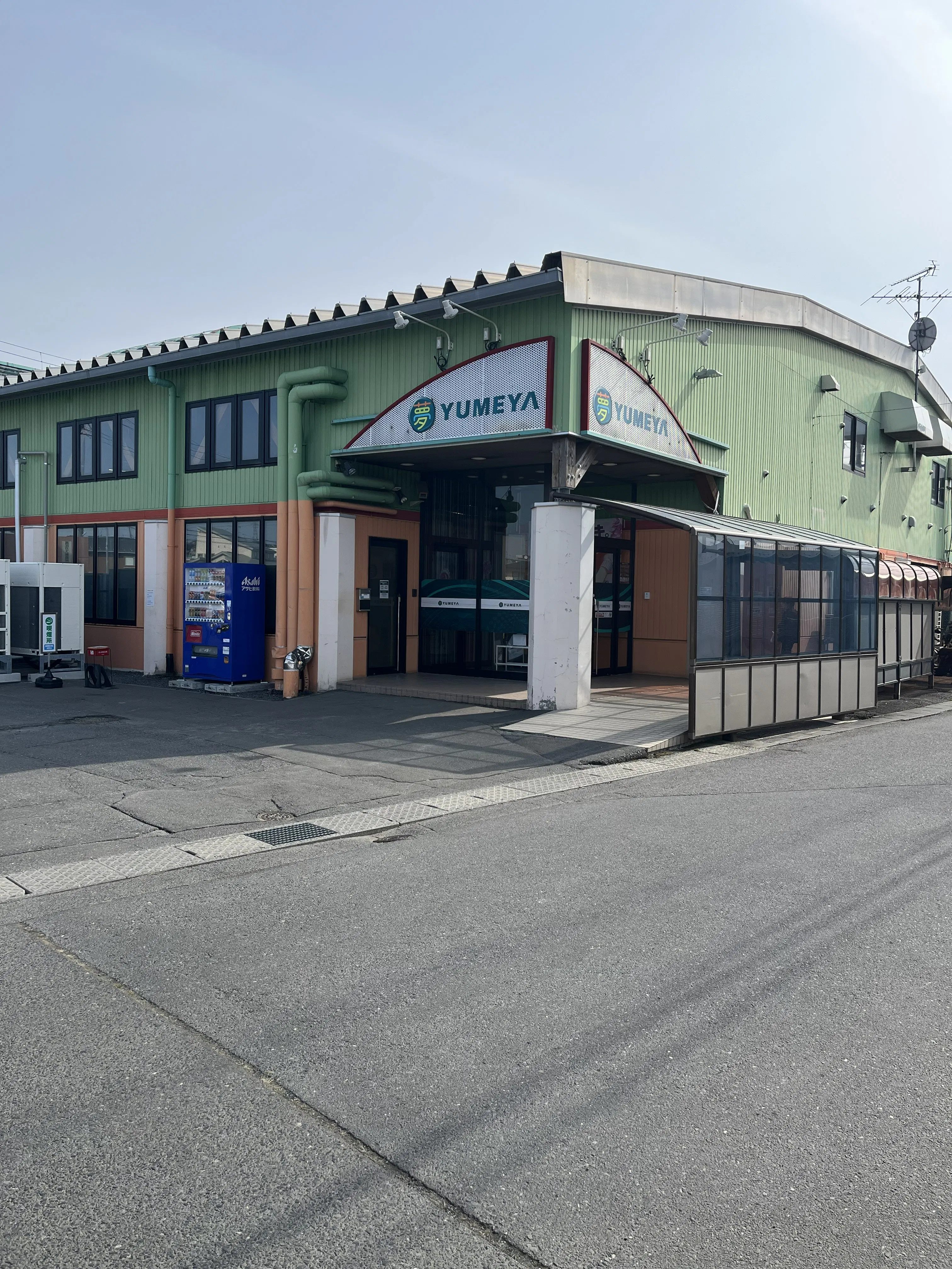 【夢屋新井田店】キッチンカーやプロモーション等に最適なアミューズメント施設のイベントスペース(交換所側風除)