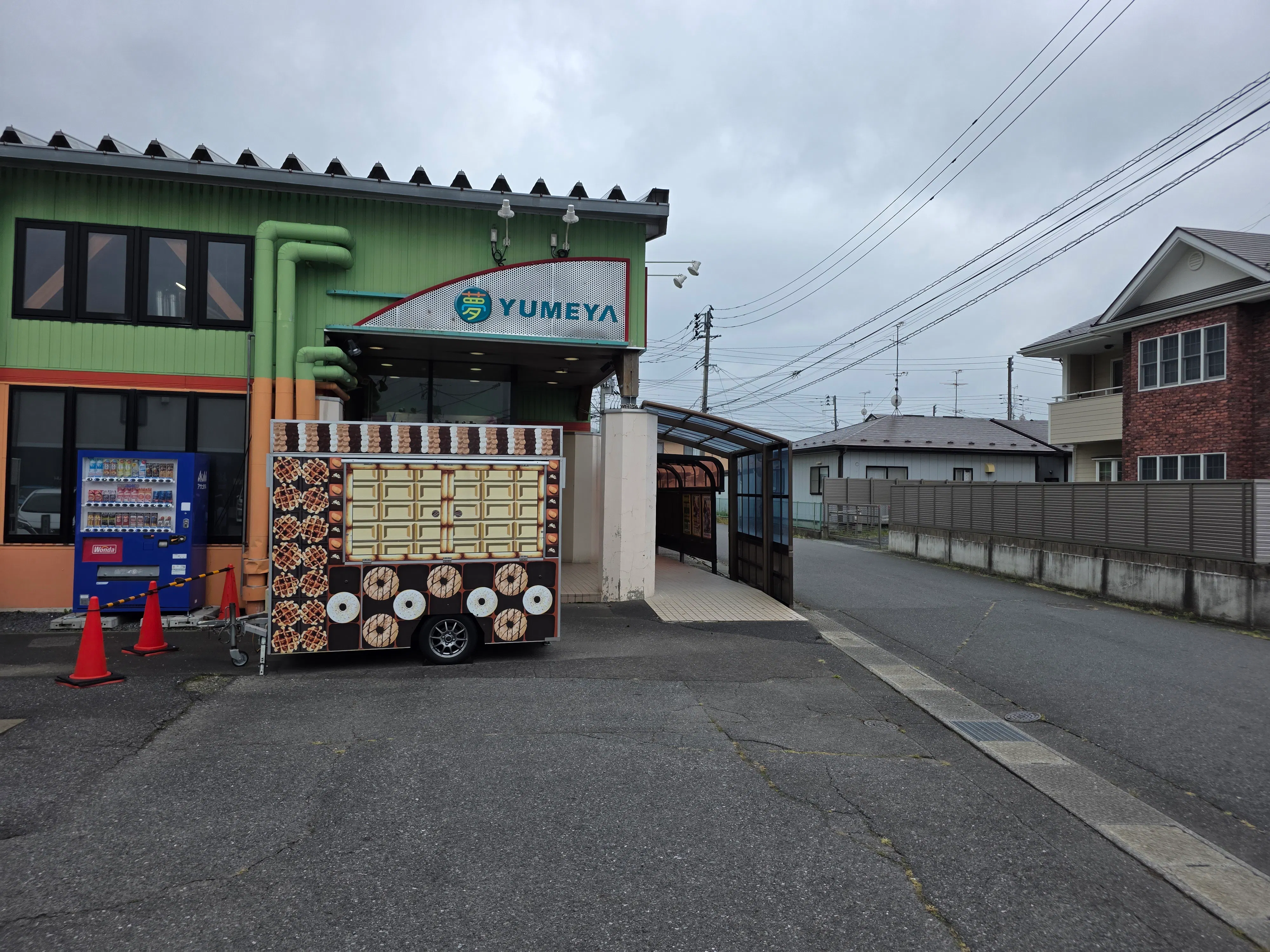 【夢屋新井田店】キッチンカーやプロモーション等に最適なアミューズメント施設のイベントスペース（交換所側風除）