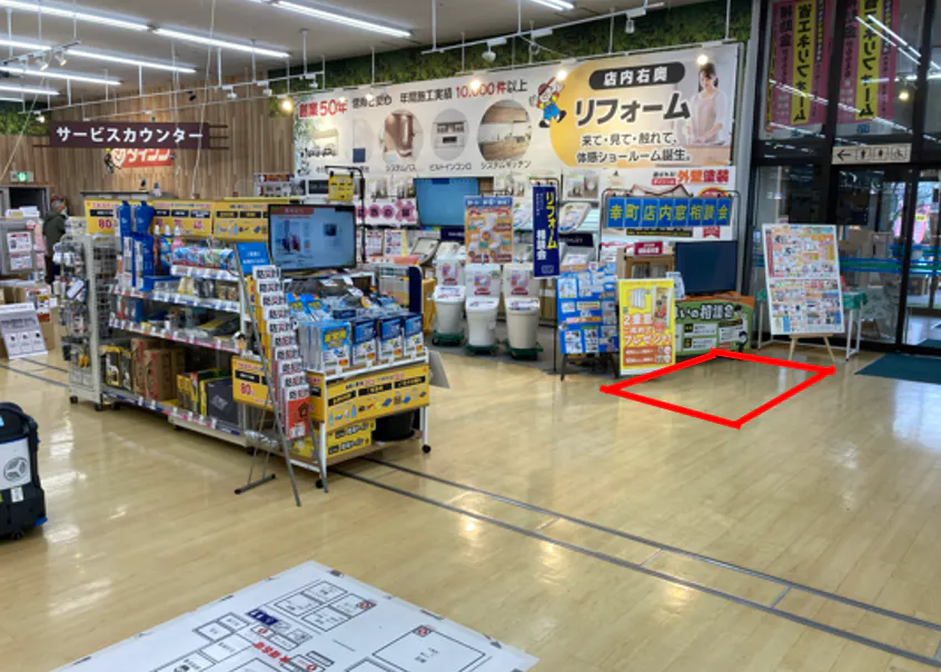 【ダイシン幸町店】サービスセンター前　プロモーションや物販に最適なホームセンター内階段前の催事イベントスペースの画像