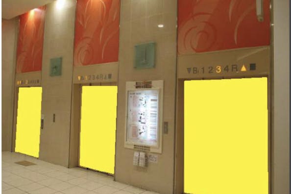 【イオンモール大和】モール内広告 エレベーター