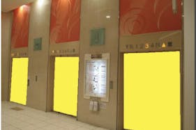 【イオンモール大和】モール内広告 エレベーター