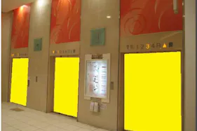 【イオンモール大和】モール内広告 エレベーター