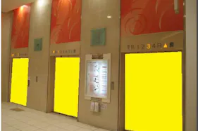 【イオンモール大和】モール内広告 エレベーター