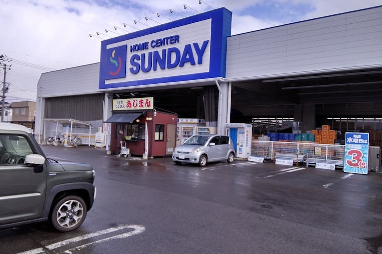 【サンデー弘前店】風除室 食物販やプロモーション等の出店に最適なホームセンター店内のイベントスペースの画像2