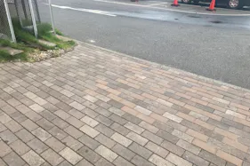 【ユニディ湘南平塚店】屋外 キッチンカーの出店が可能なホームセンター入り口前の催事イベントスペース