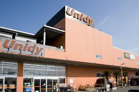【ユニディ湘南平塚店】屋外 キッチンカーの出店が可能なホームセンター入り口前の催事イベントスペース