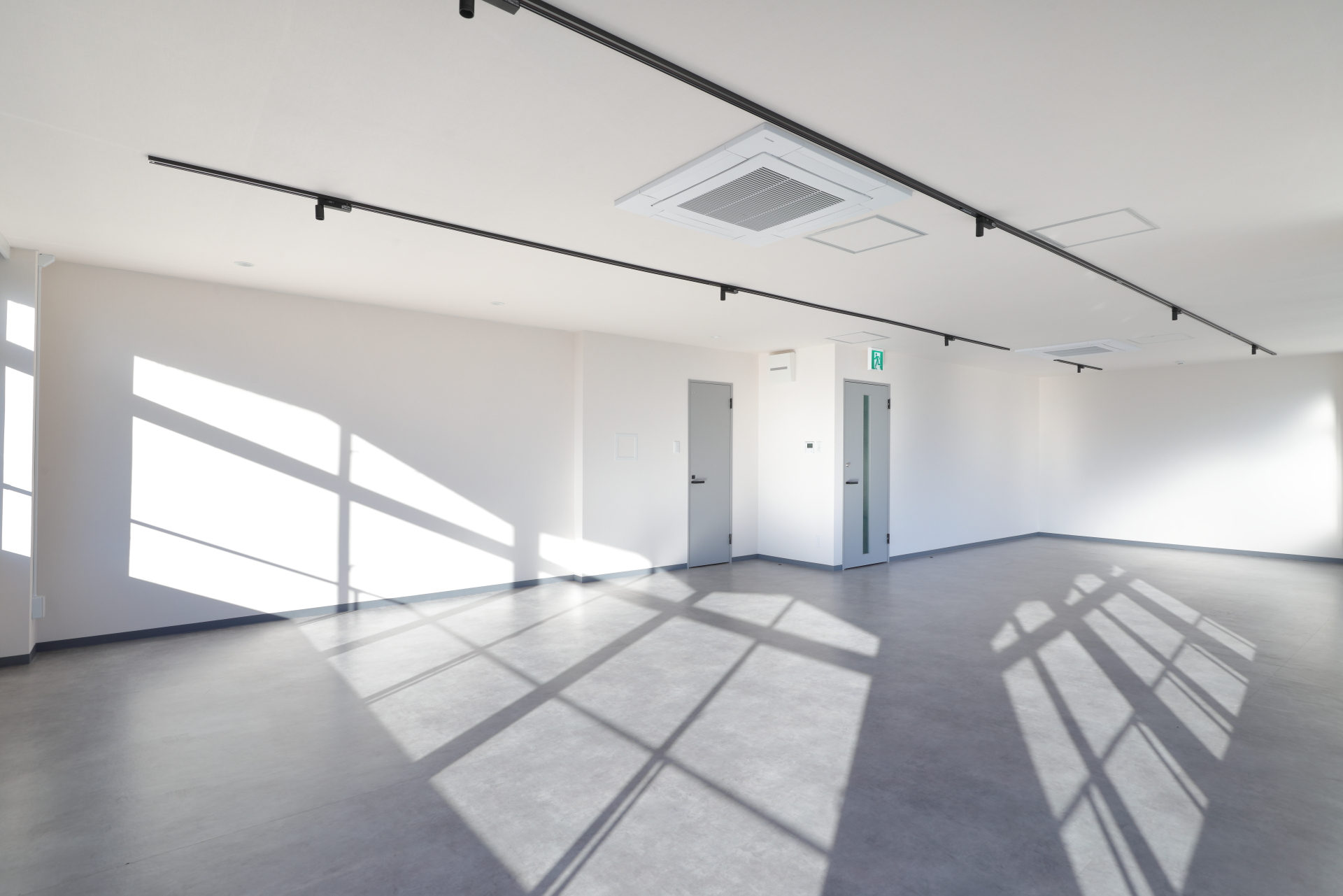 【蓮沼駅2分】スペース14（やわらかく安定した光が一日を通して空間を包み込みます。）