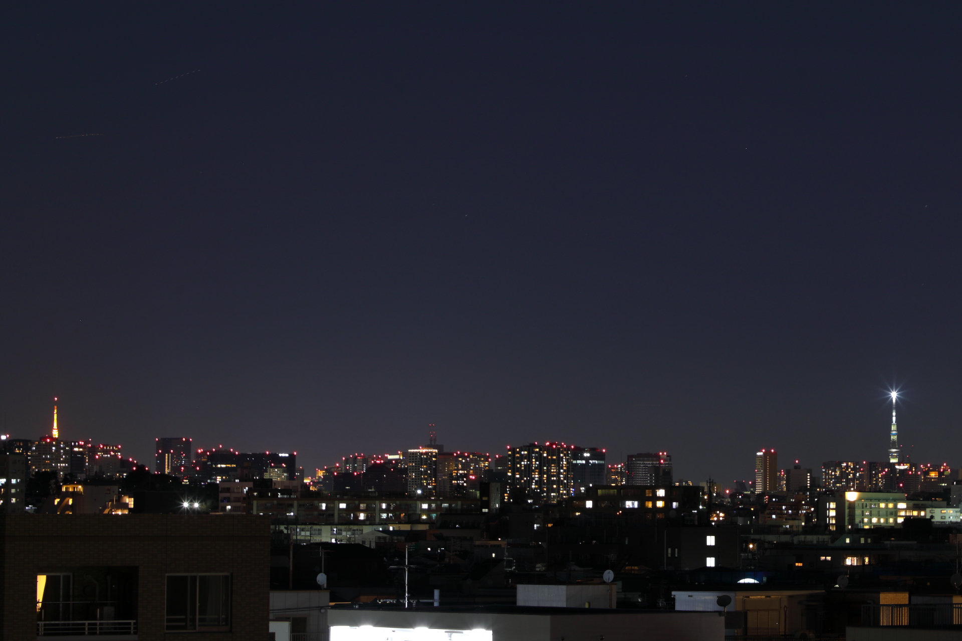 【蓮沼駅2分】様々な方向に違った街並みの夜景の撮影が可能です。