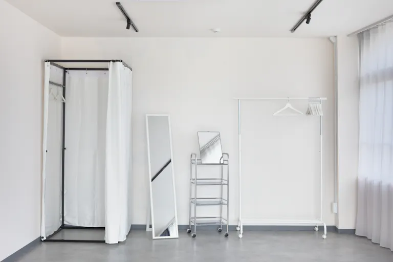 【蓮沼駅2分】共用撮影サーポート備品。 フィッティングブース/姿見/メイクワゴン/ハンガーラック