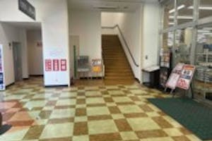 【フタバ図書TSUTAYAアルティ福山店】プロモーションに最適な1F入口周辺のイベントスペース