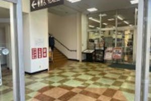 【フタバ図書TSUTAYAアルティ福山店】プロモーションに最適な1F入口周辺のイベントスペース