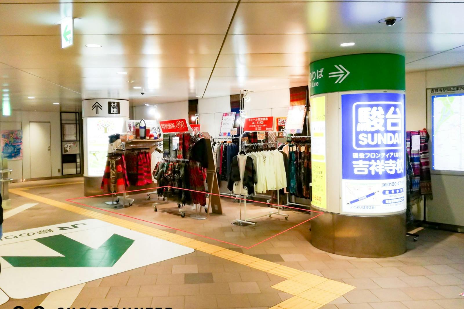 JR吉祥寺駅の改札側にあるスペースですので、駅に向かう多くの方へアピールが可能です。