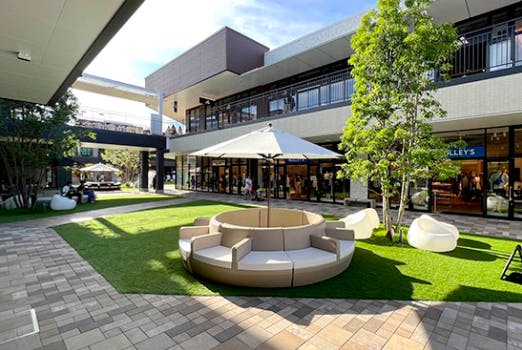 【THE OUTLETS SHONAN HIRATSUKA】GATE COURTの画像