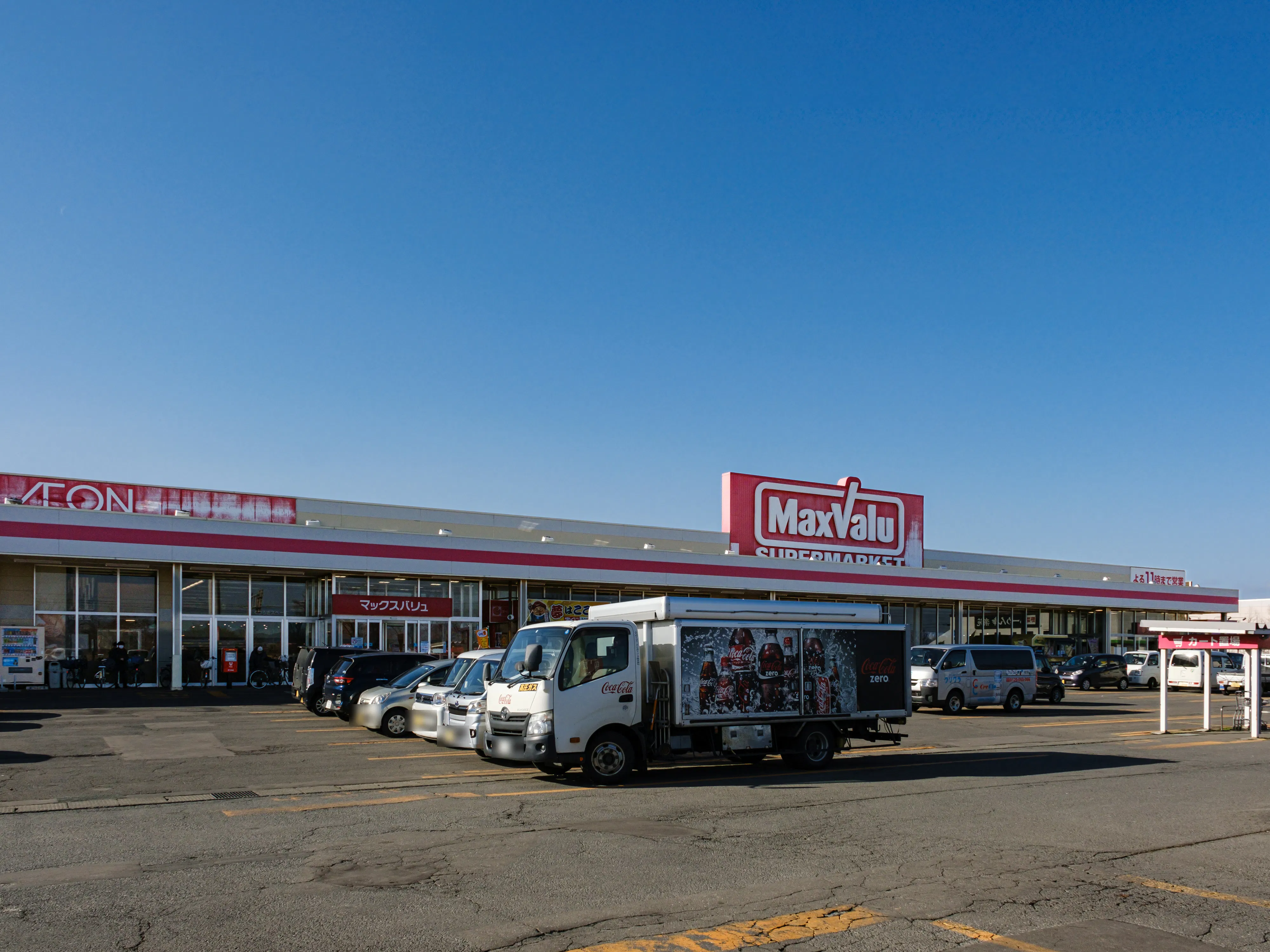 【マックスバリュ板柳店】各種プロモーションイベントに最適な店舗内イートインスペース横のイベントスペース