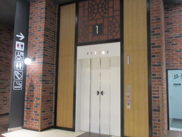 【イオンモール木更津】エレベーター扉