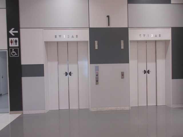 【イオンモール木更津】エレベーター扉