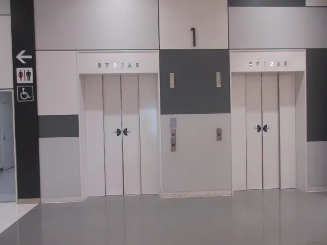 【イオンモール木更津】エレベーター扉