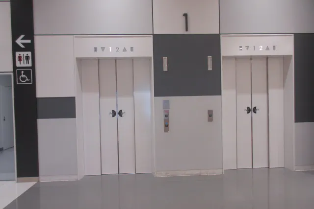 【イオンモール木更津】エレベーター扉