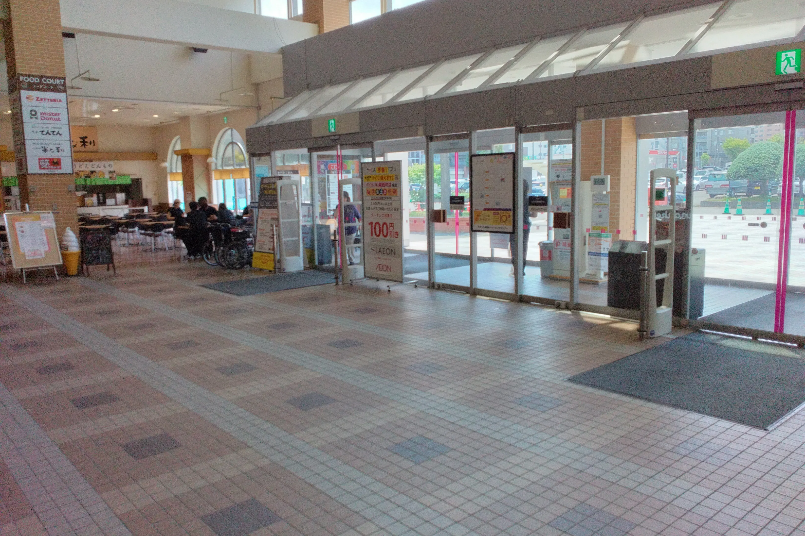 【イオン札幌西町ショッピングセンター】フードコート横