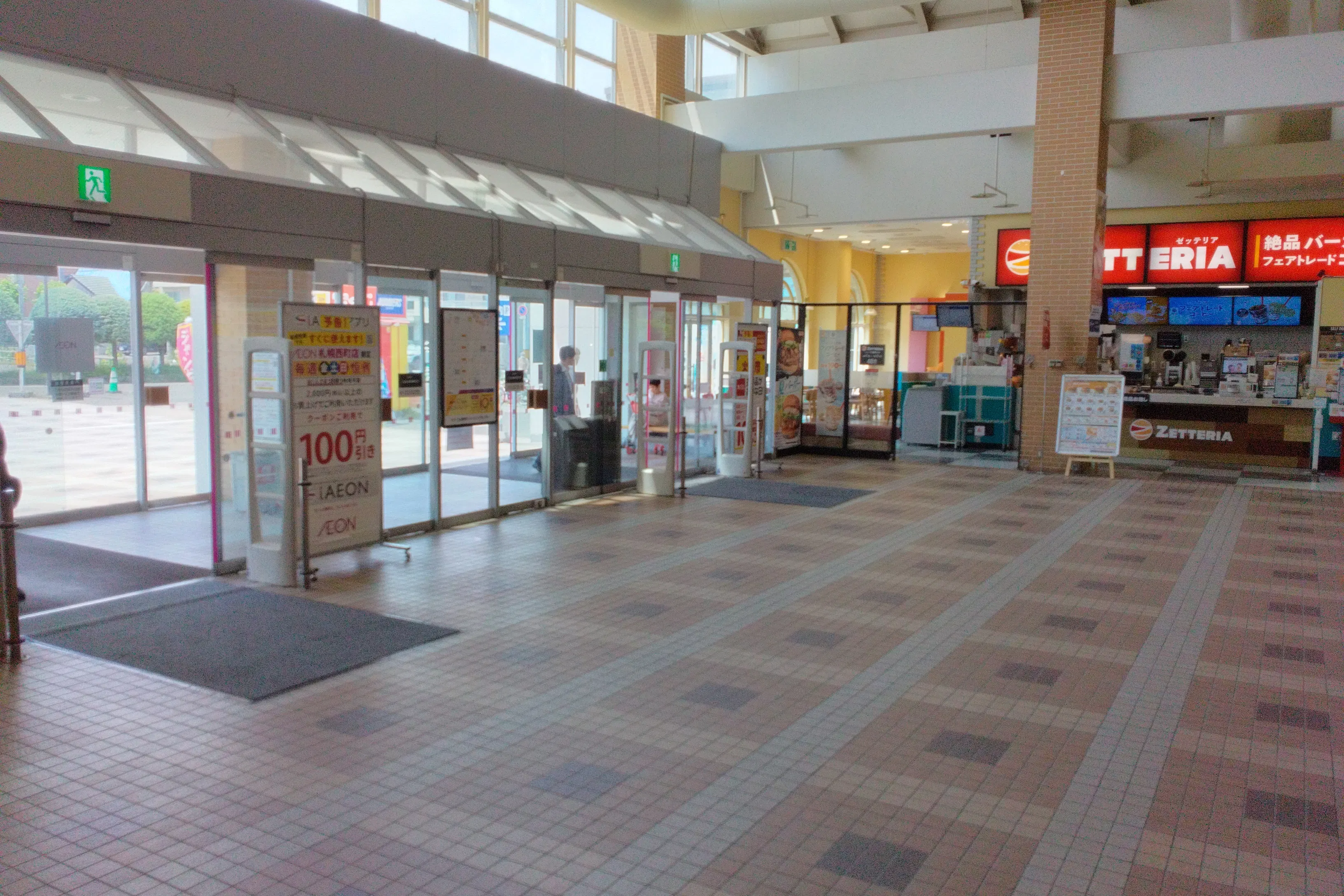 【イオン札幌西町ショッピングセンター】フードコート横