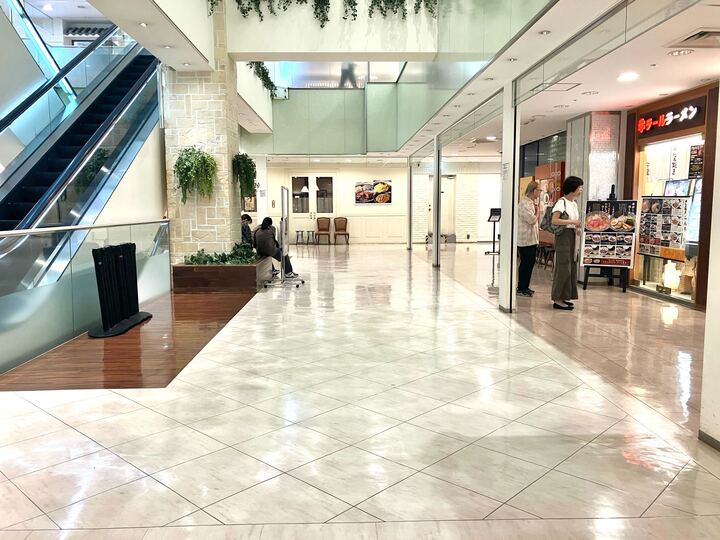 【本厚木ミロード】本厚木ミロード①6F　エスカレーター横