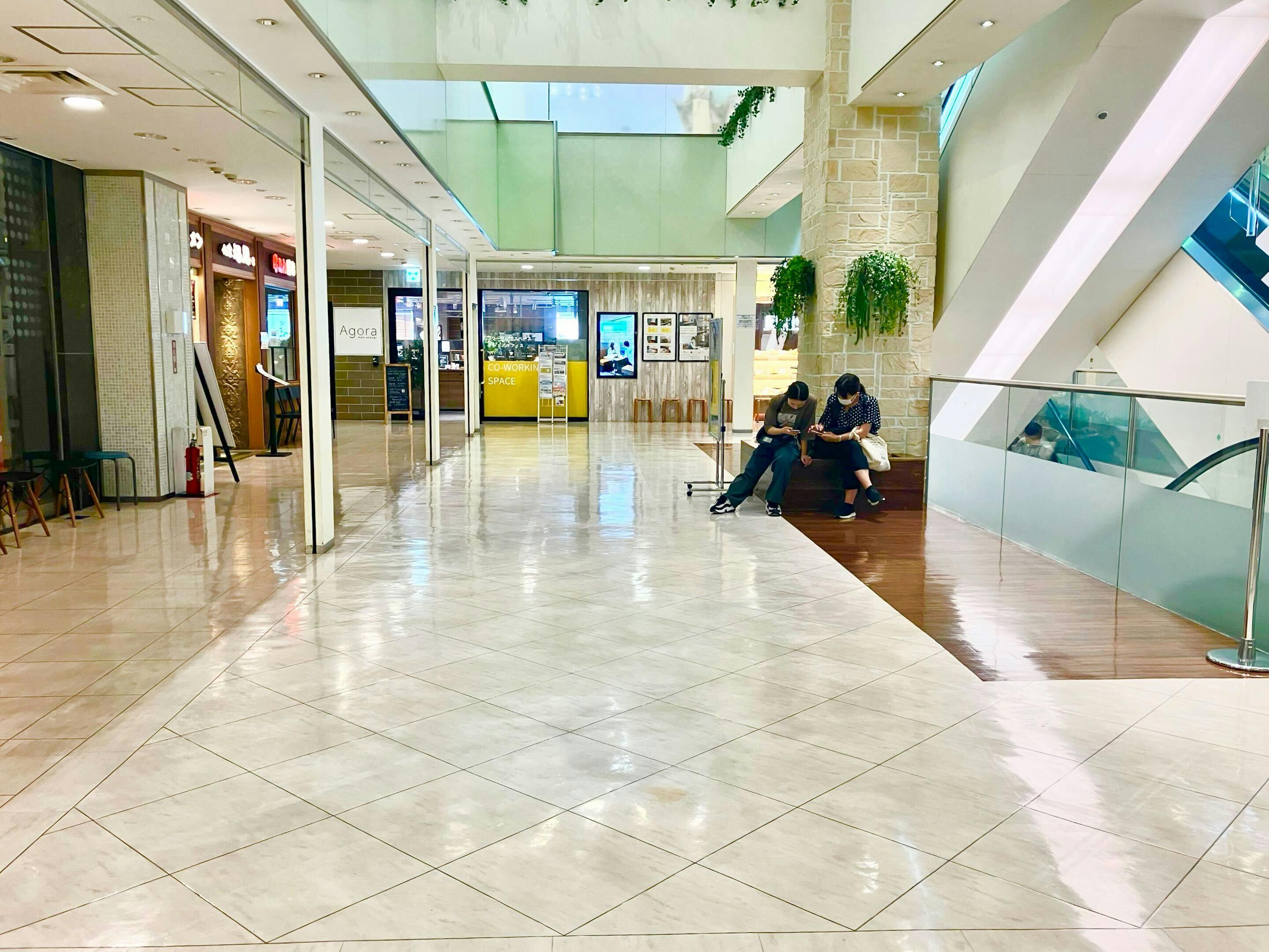 【本厚木ミロード】本厚木ミロード①6F　エスカレーター横の画像