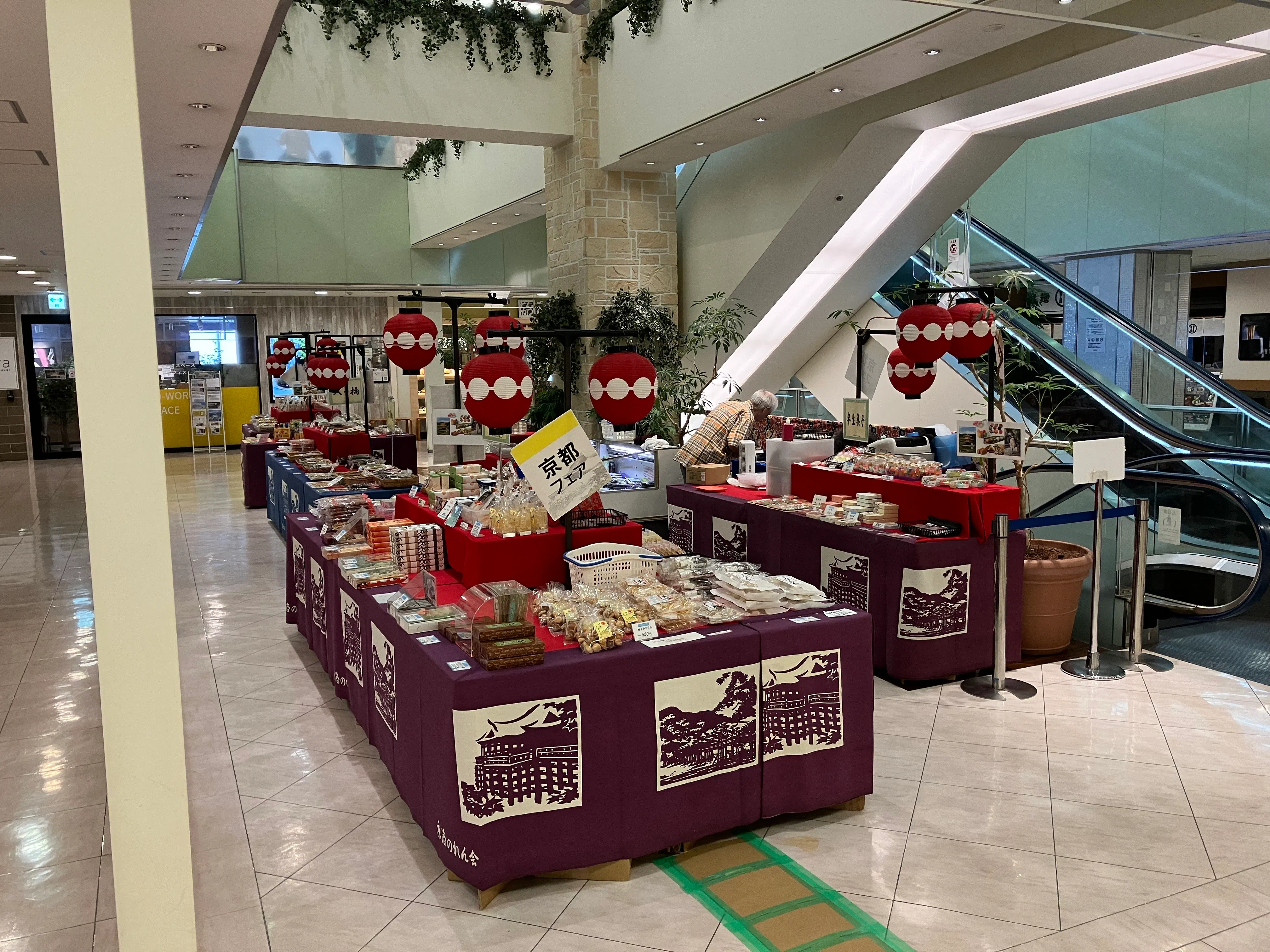 【本厚木ミロード】本厚木ミロード①6F エスカレーター横