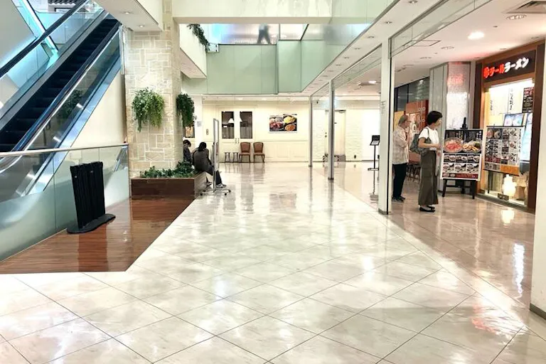 【本厚木ミロード】本厚木ミロード①6F エスカレーター横の画像2