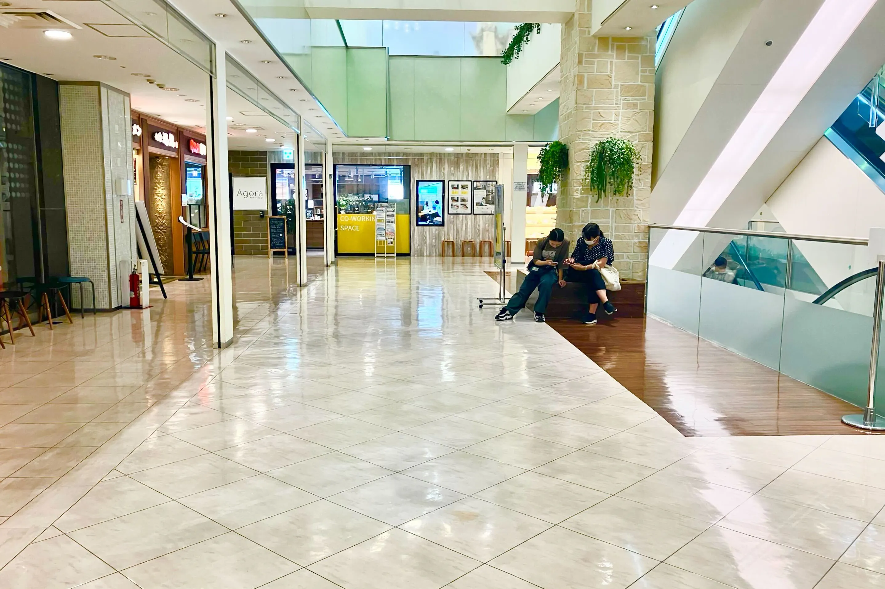 【本厚木ミロード】本厚木ミロード①6F エスカレーター横