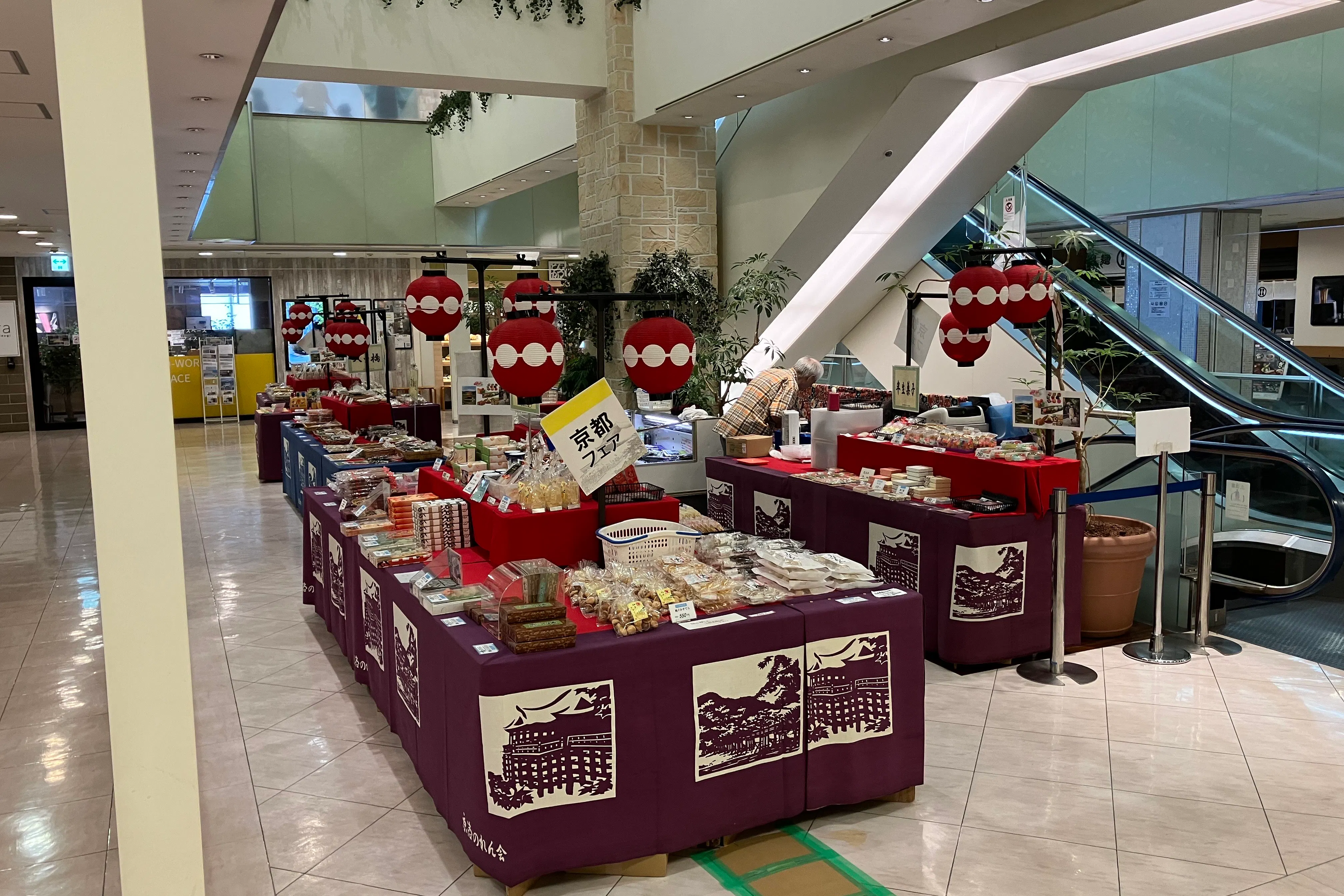 【本厚木ミロード】本厚木ミロード①6F エスカレーター横