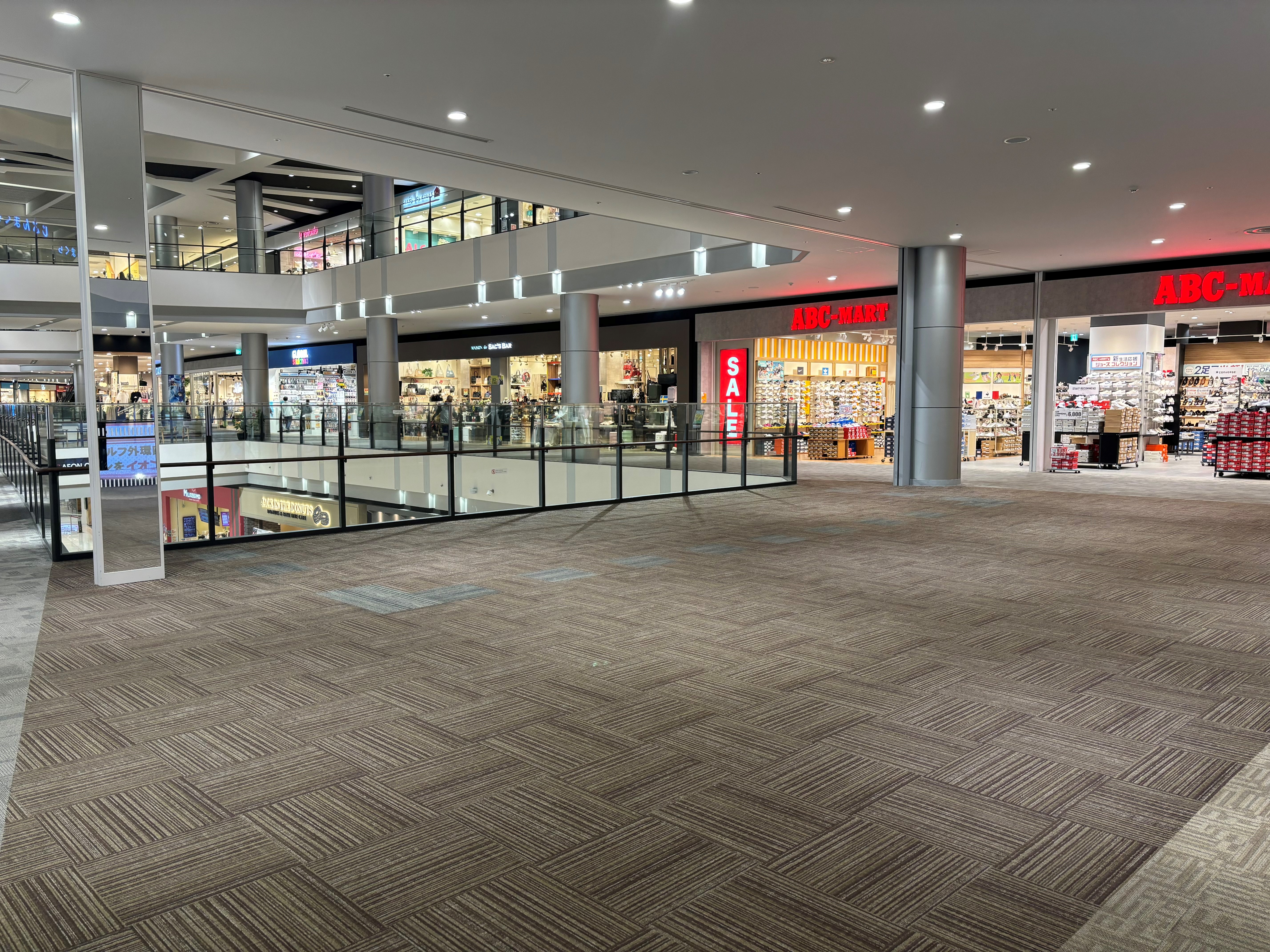 【イオンモール四條畷】2階 ABCマート前