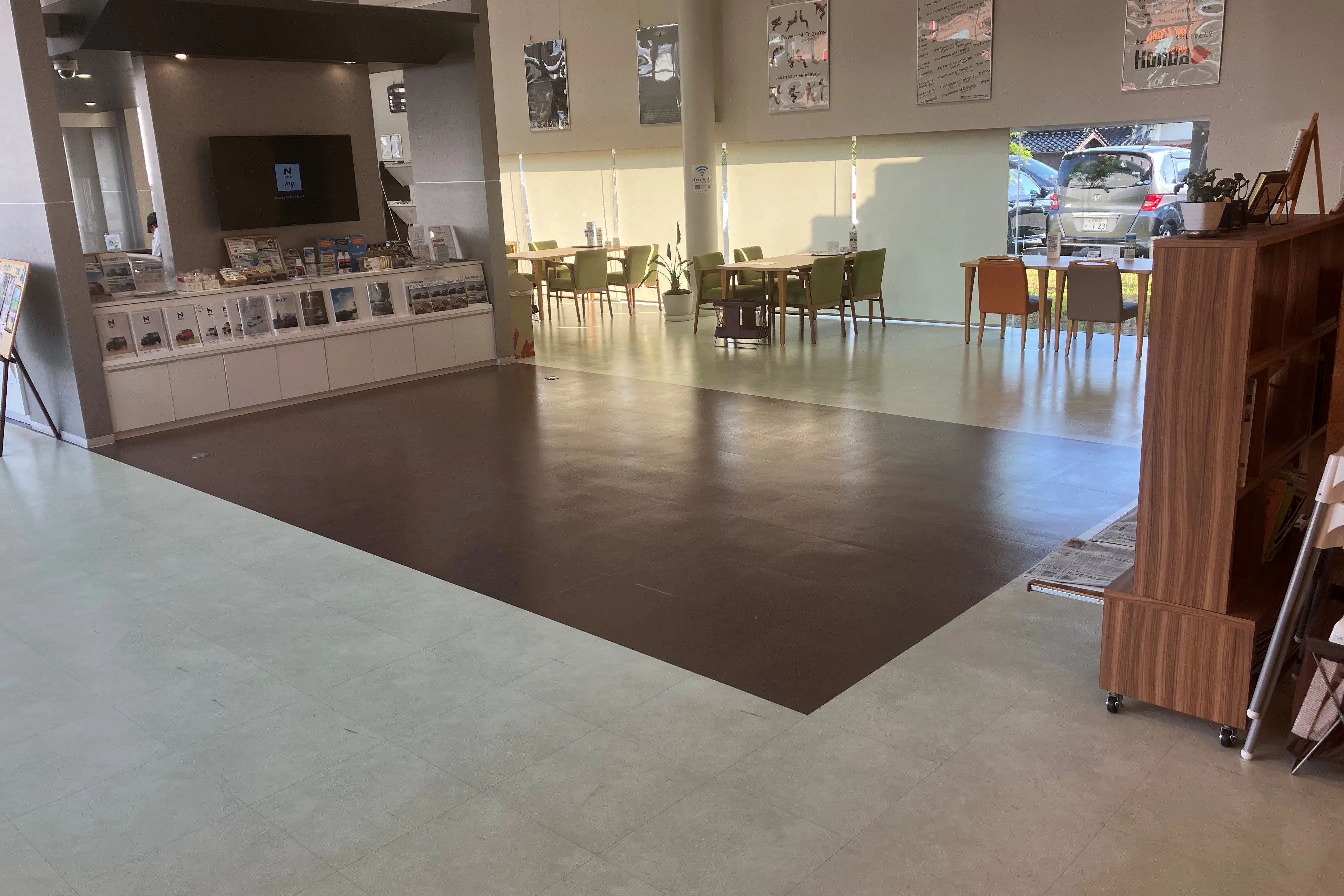 【ホンダカーズ光東 山口東店】ワークショップ等の体験イベントやプロモーションイベントに活用可能なカーディーラーショールーム内にあるイベントスペース