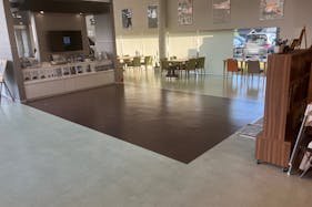 【ホンダカーズ光東 山口東店】ワークショップ等の体験イベントやプロモーションイベントに活用可能なカーディーラーショールーム内にあるイベントスペース