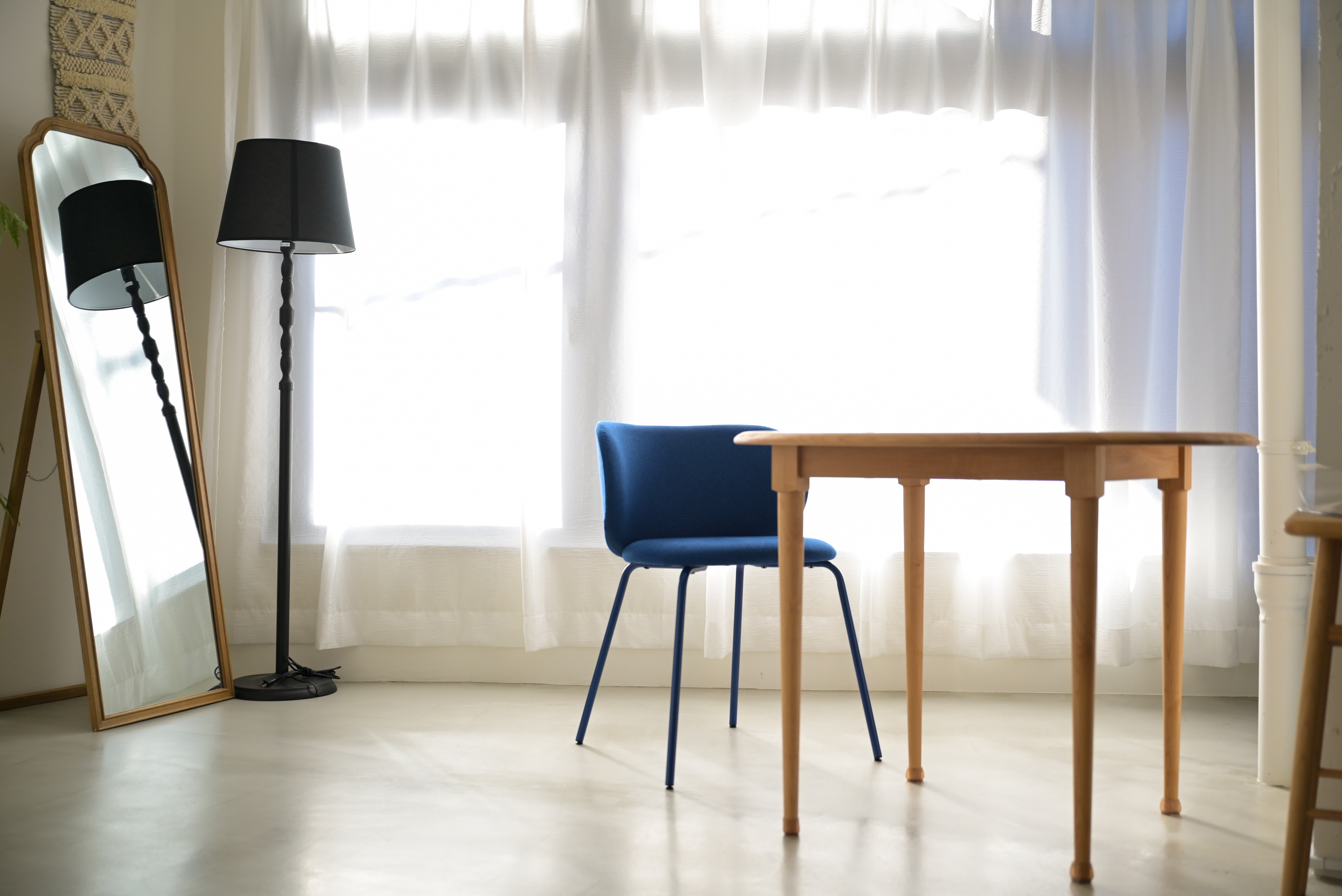 カーテン越しの自然光が気持ち良いです