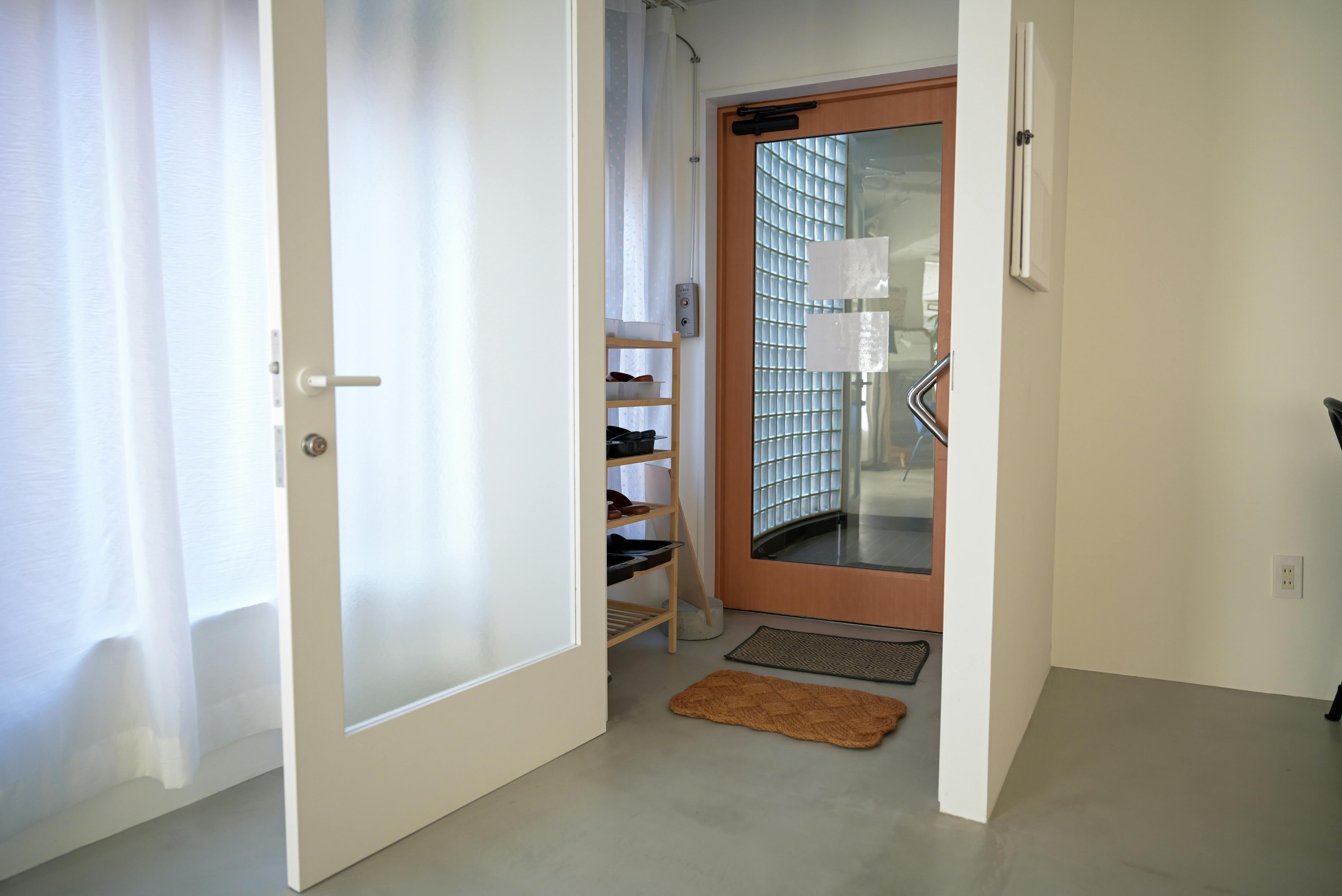 【青物横丁駅2分】展示会や撮影に最適な白壁と自然光に包まれたクリーンな空間が特徴なレンタルスペース