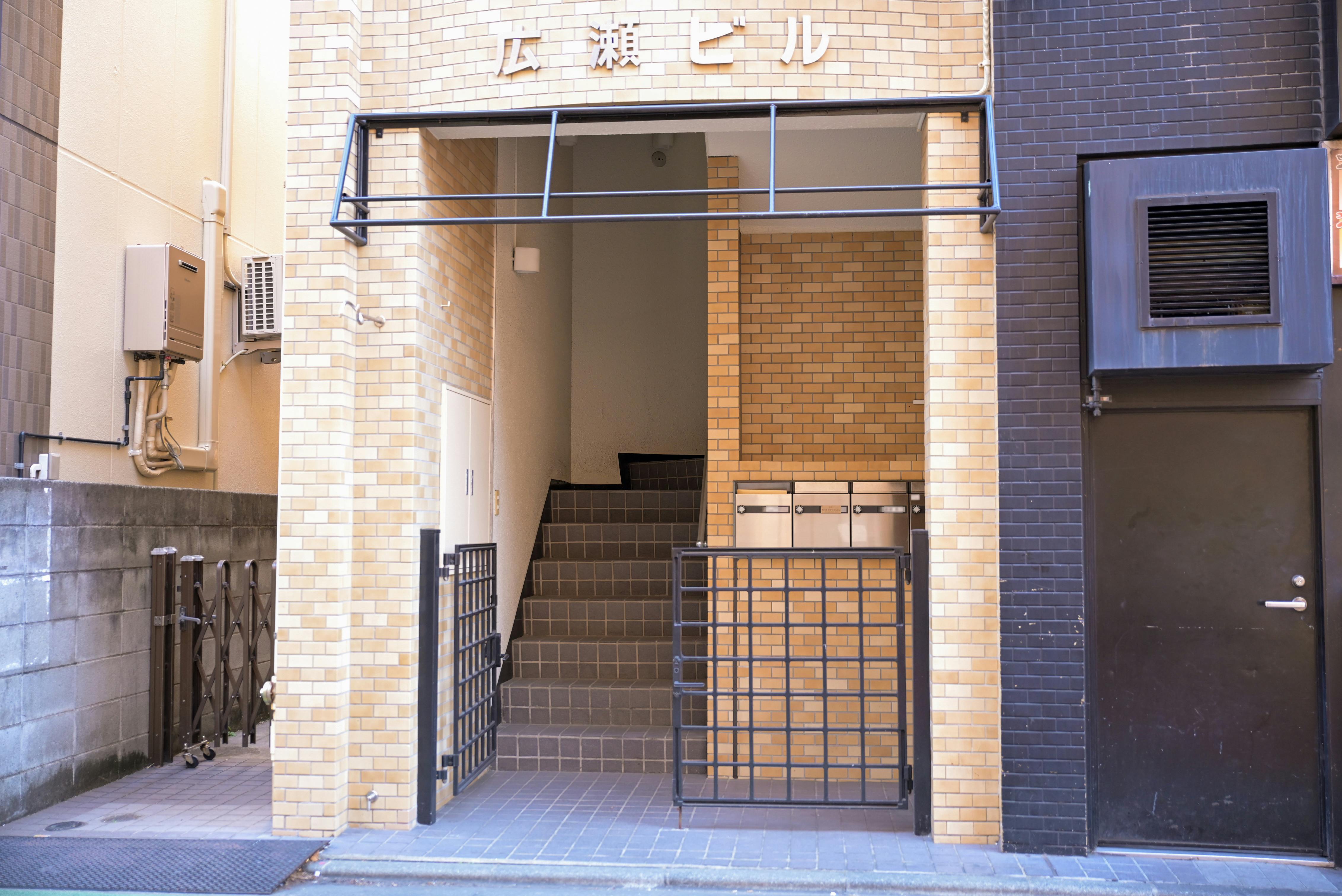 【青物横丁駅2分】展示会や撮影に最適な白壁と自然光に包まれたクリーンな空間が特徴なレンタルスペース