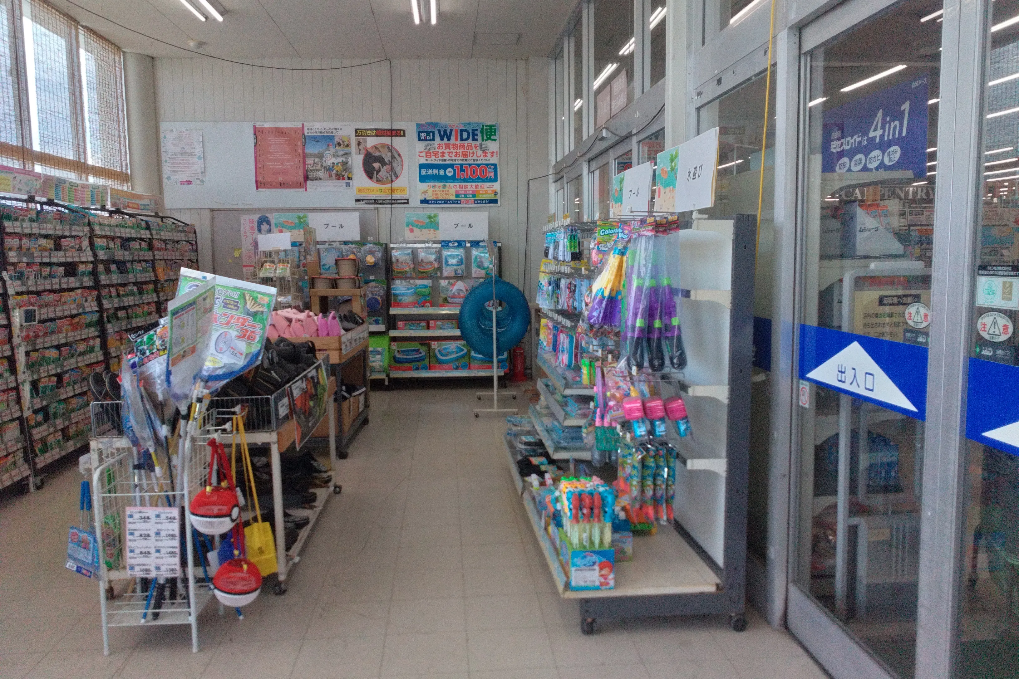 【ホームワイド挾間店(大分県)】店内 風除室 催事スペース