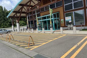 【ダイナム長野佐久店】キッチンカーや各種プロモーションイベントでの出店に最適なアミューズメント施設のイベントスペース