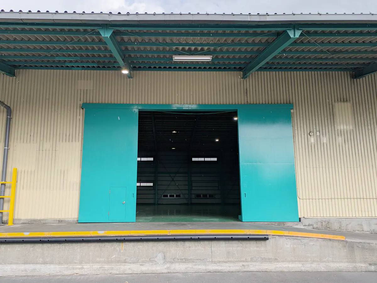 【北戸田駅8分｜Studio INDIGO】天井高9.5m・車両搬入もできる3区画一棟貸しの大型倉庫イベントスペース