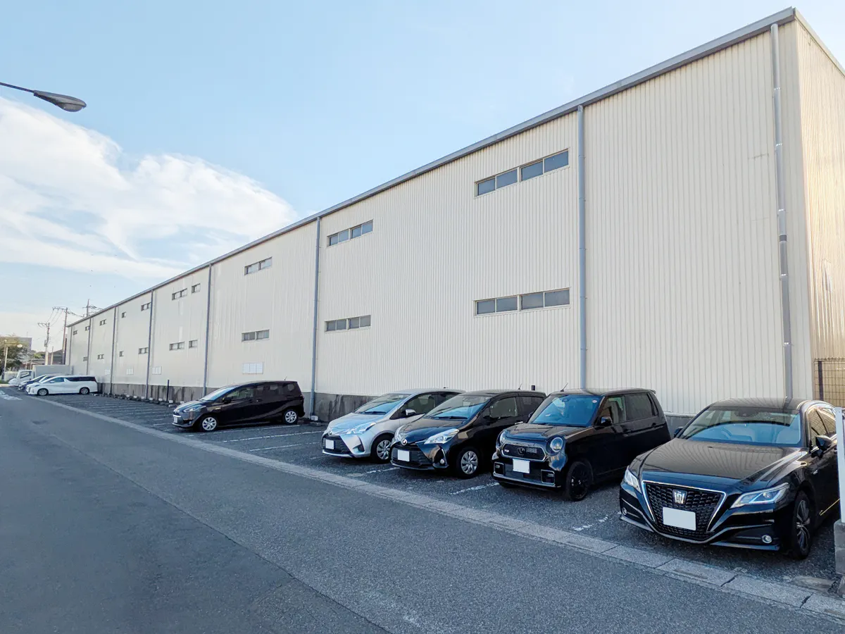 【北戸田駅8分|Studio INDIGO】天井高9.5m・車両搬入もできる3区画一棟貸しの大型倉庫イベントスペース